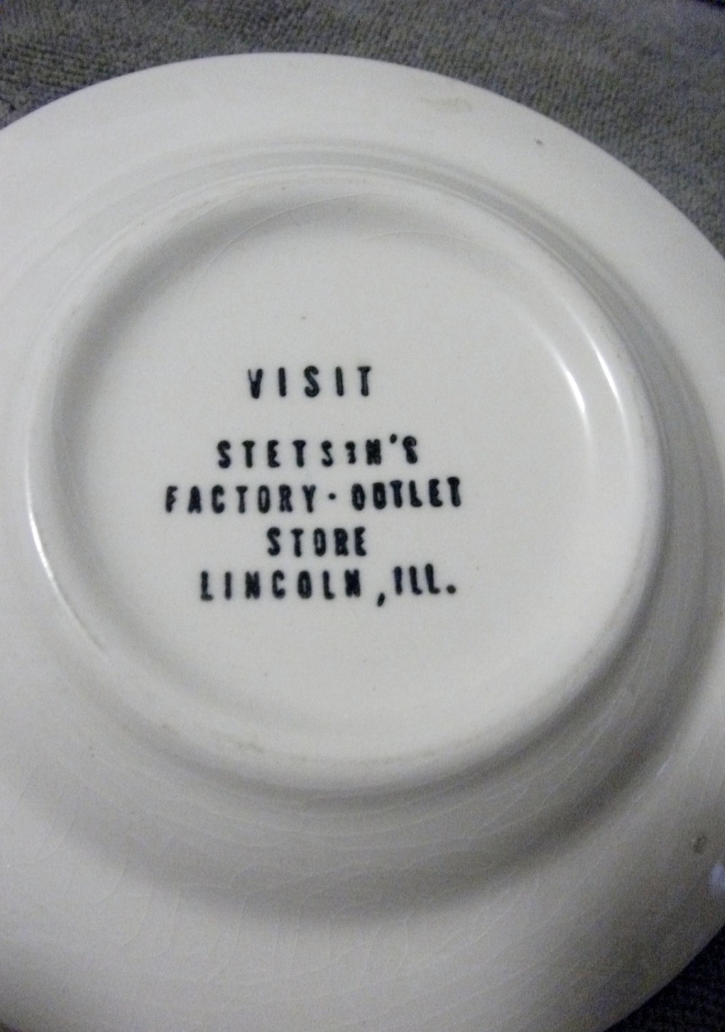 SALE 20% Off Vintage White Abraham Lincoln Souvenir Ashtray from Stetson Factory Outlet NoW ONLY 8 USD