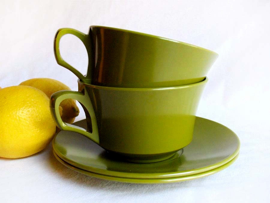 Vintage Melamine Tea or Coffee Cups & Saucers Allied Chemical in Avocado Green Set of 2