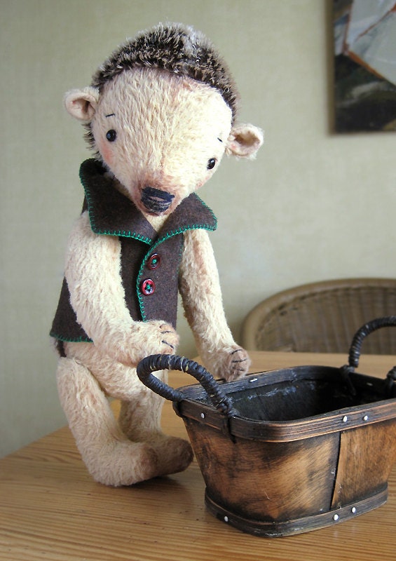 Artist Teddy Hedgehog Boris Broun Beige wood RESERVED