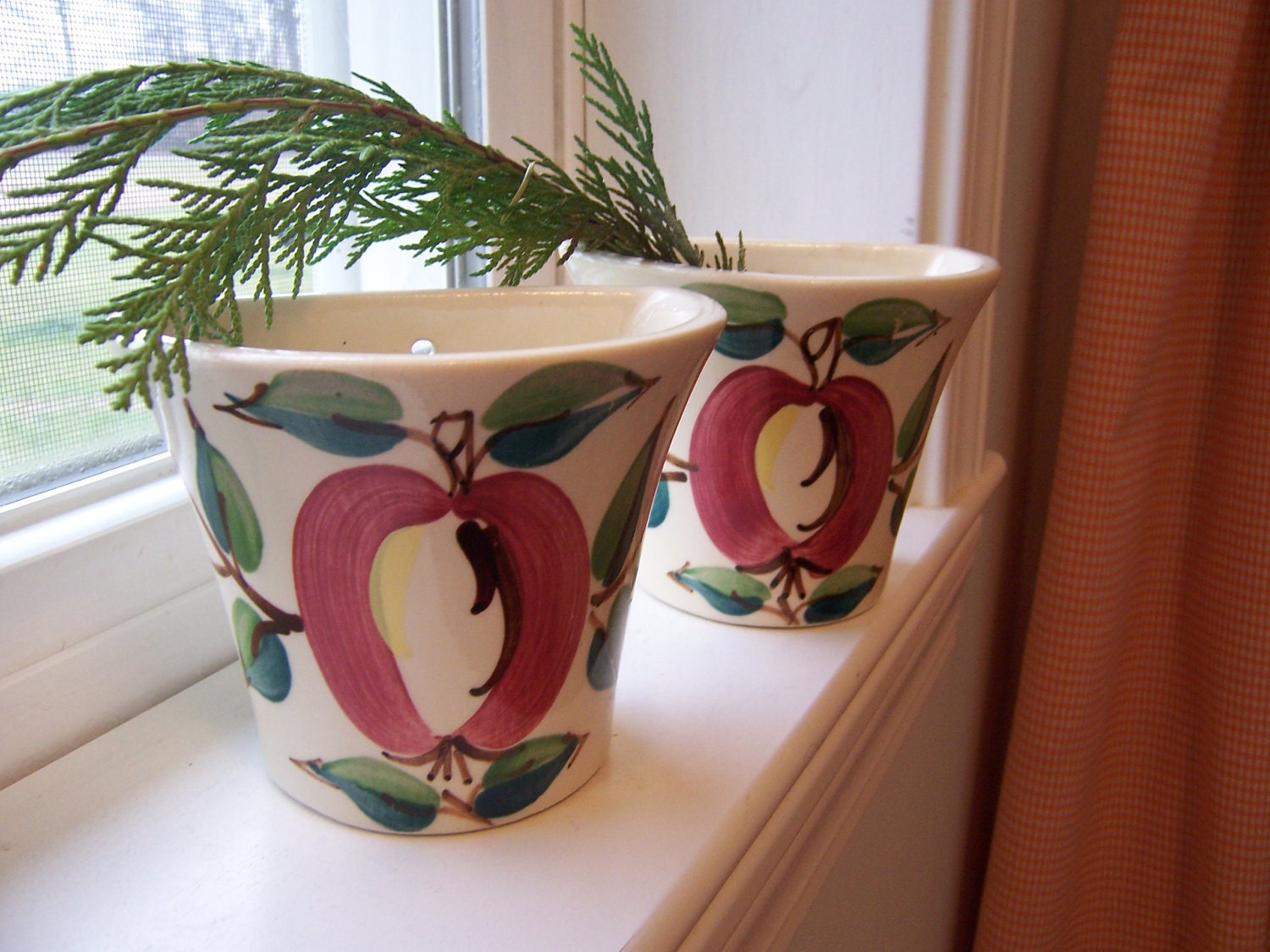 Mid century apple wall vase-instant retro collection of 1940's pottery-handpainted pottery-RARe pottery piece