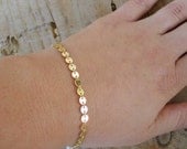 Disc chain bracelet in gold. gold round disc chain bracelet, Gold bracelet.