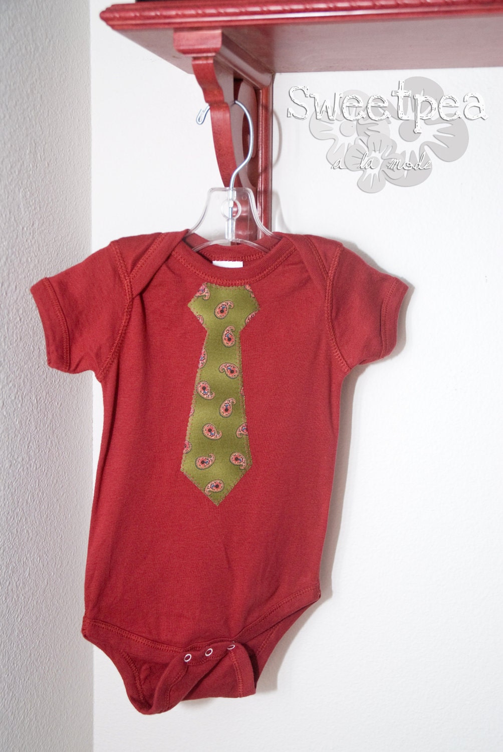 The Trevor - 12M red romper with olvie/pink mini paisley tie
