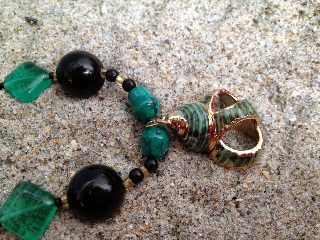 Green CUTOUT Sea Shell Necklace