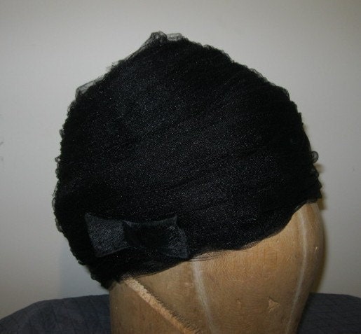 SALE vintage 1950s or 1960s Mr John Sophisticate tulle "beehive" hat with velvet bow
