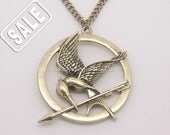 Hot Sale---The Hunger Games Necklace Pendant, Inspired Mockingjay Necklace With Arrow in Antique Bronze - Double Sided