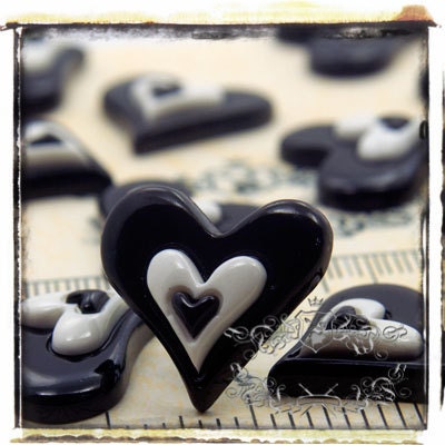 Lot of 20 PCS X 25mm Lolita Style Heart Cabochon in Black & White -Deco DIY Bling Case / Miniature /Decoden / Kawaii Craft Supplies(HT09B)