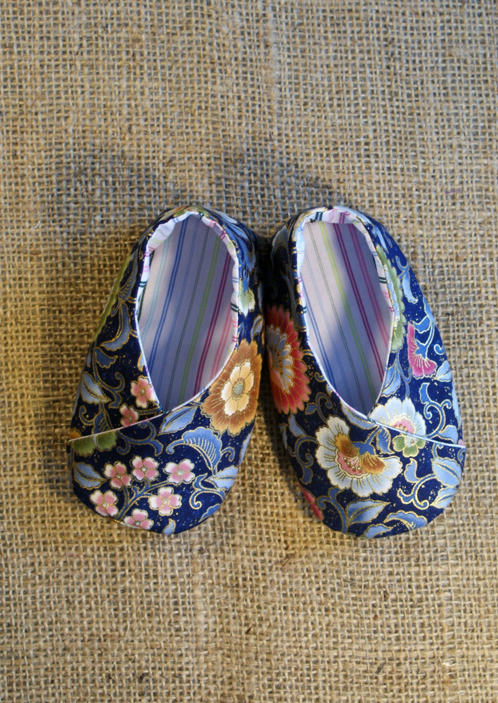 Kimono Baby Shoes - PDF Pattern - Newborn to 18 months.