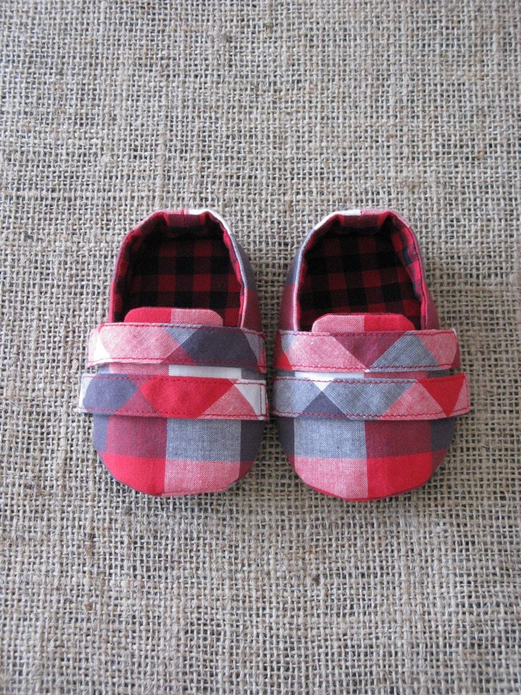 Sporty Baby Shoes - PDF Pattern - Newborn to 18 months.