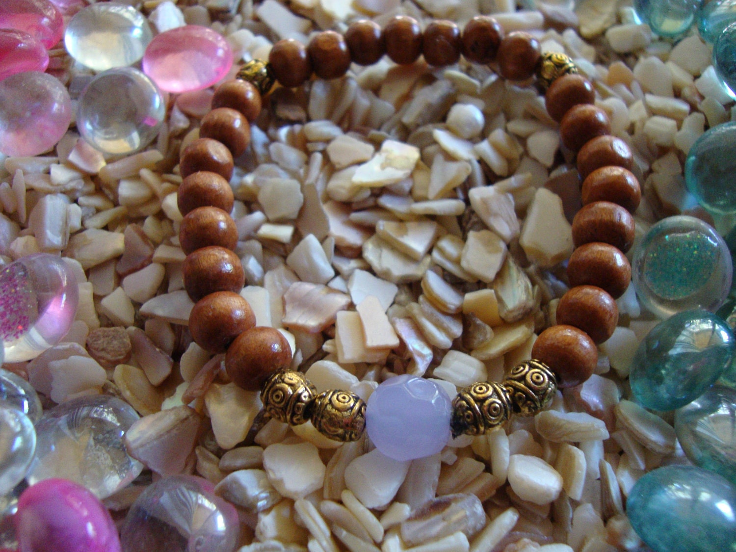 Easy  accessory bracelet with wood beads, lavender and gold accents