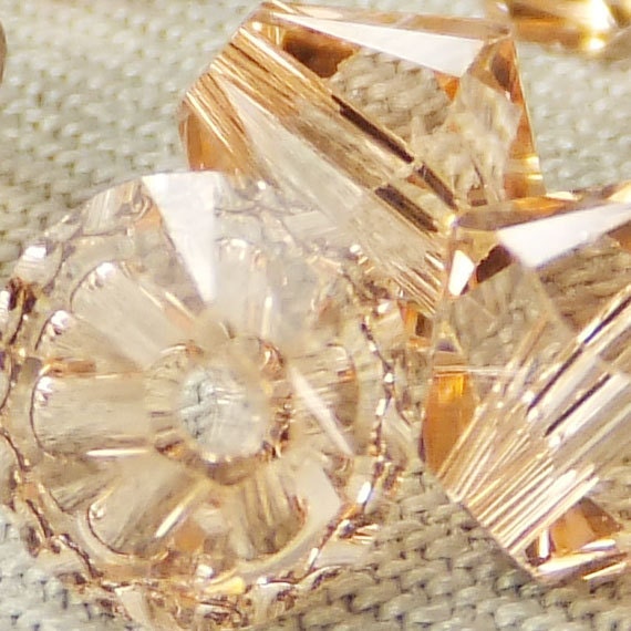12 LIGHT PEACH Crystalized Austrian SWAROVSKI Crystals 5328 Xilion Faceted Bicone 6mm, Jewelry Supplies - beadconet 1068