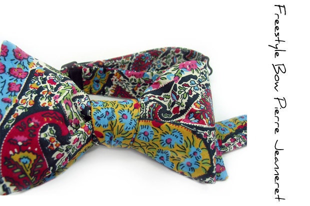 Mens Bow Tie Pierre Jeanneret - Dark pink, blue and black pasiley bowtie