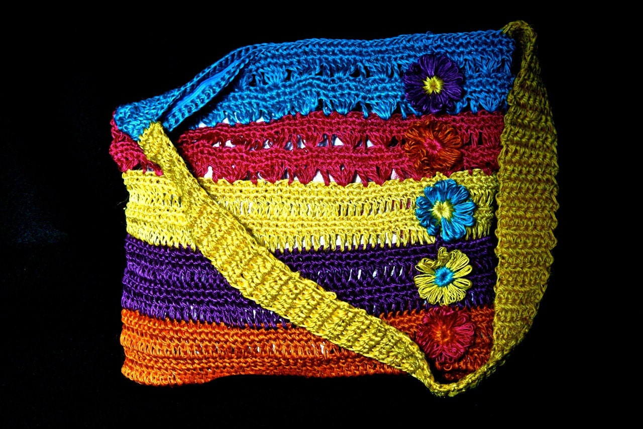 Striped Fique Handbag with Five Flowers in Blue, Pink, Yellow, Purple and Orange from Colombia