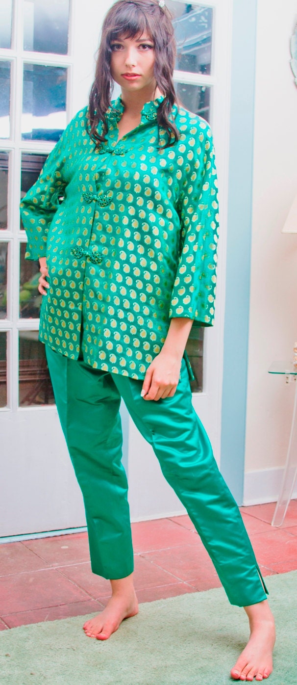 1950's luscious green silk oriental loungewear /jacket and pants