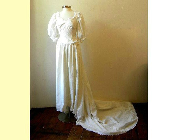 Vintage Wedding Dress / Gunne Sax or Laura Ashley / Cotton Eyelet / Small