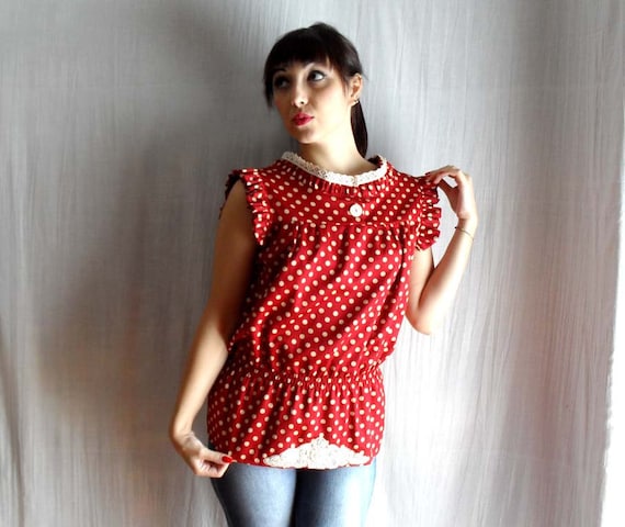 Red polka dot shirt - with lace appliqué and lace trim - 50s style - LAST PIECE size S