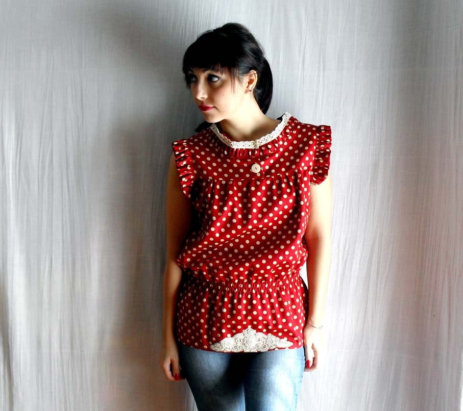 Red polka dot shirt - with lace appliqué and lace trim - 50s style - LAST PIECE size S