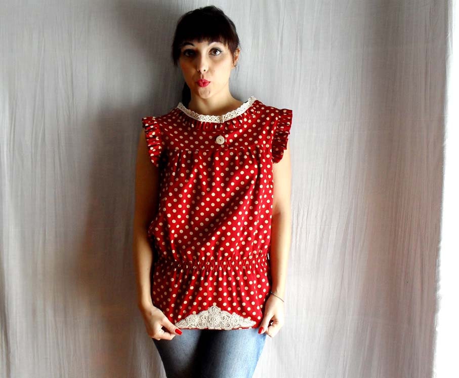 Red polka dot shirt - with lace appliqué and lace trim - 50s style - LAST PIECE size S
