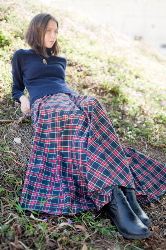 Flared tartan maternity long skirt.