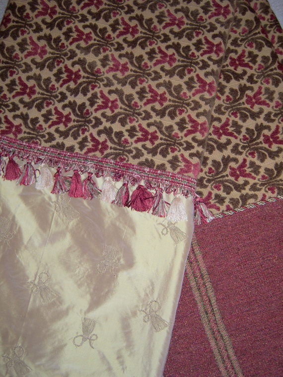 Red Green & Gold Throw Blanket
