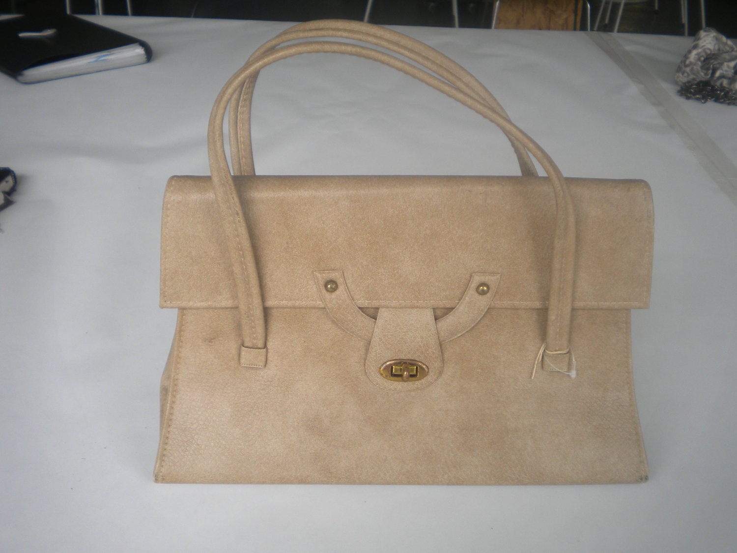 vintage 60s cream structured handbag front gold latch
