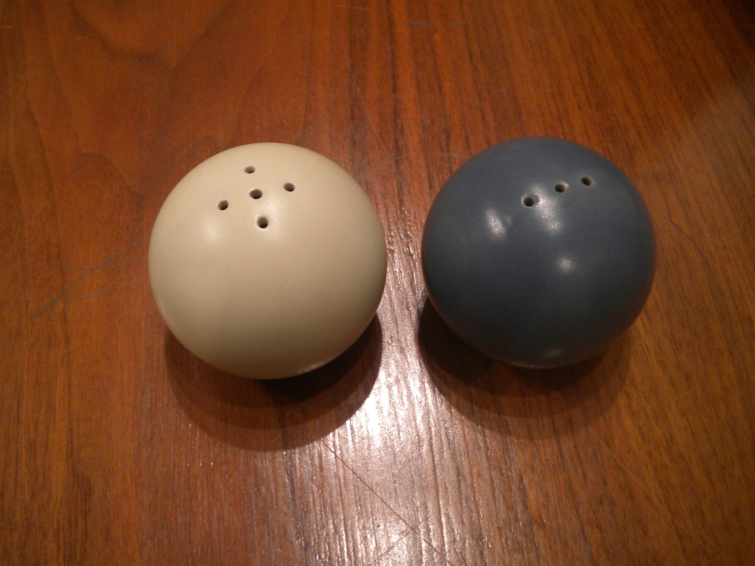 Vintage Salt & Pepper Shakers,Mid Century Modern, Cute Gift, Ceramic, Round, Unique,