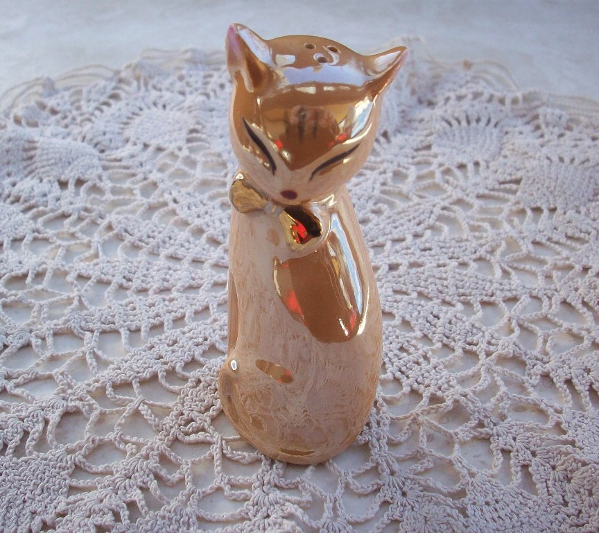 Vintage Peach Lustre Siamese Cat Salt Shaker
