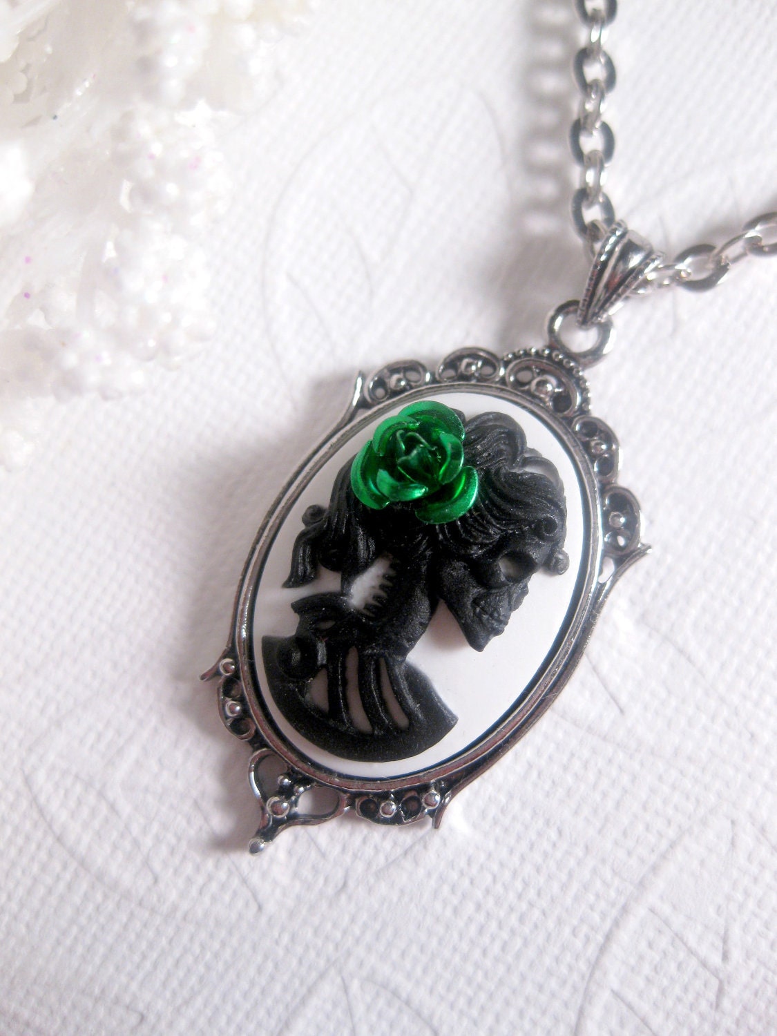 Green Rose Lolita Cameo Necklace Black And White Lady Skeleton