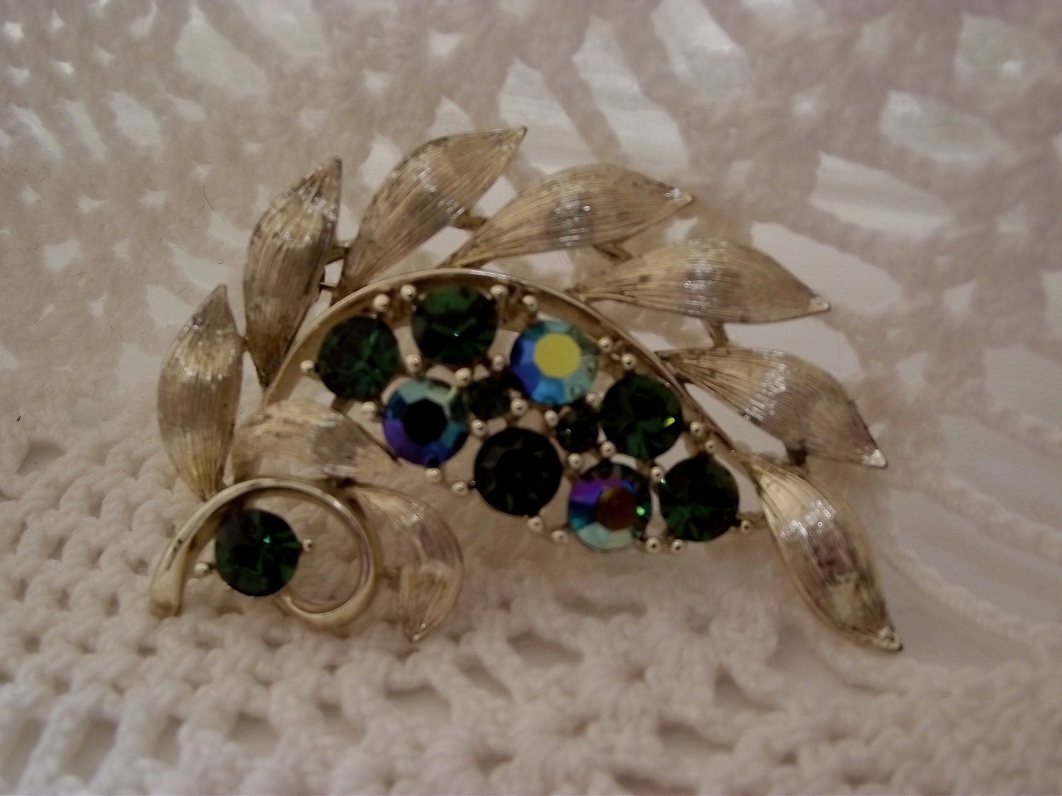 Vintage Brooch Pin LISNER marked. leaf design
