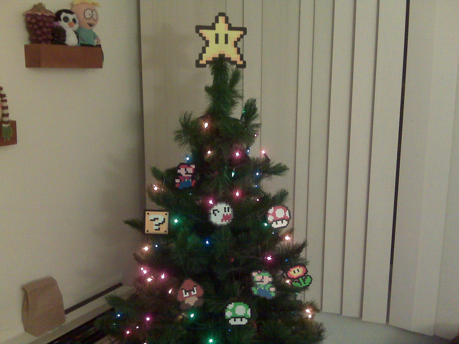 Super Mario Bros. Perler Bead Star Christmas Tree Topper and Ornament Set (9 Piece)
