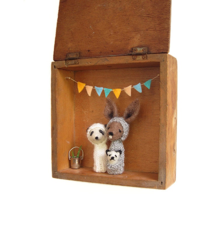FINGER PUPPET BOX Needle Felted Kangaroo Mom and Panda Father and Baby in a Vintage Shadow Box, Toy, Wall Hanging, Nursery Decor