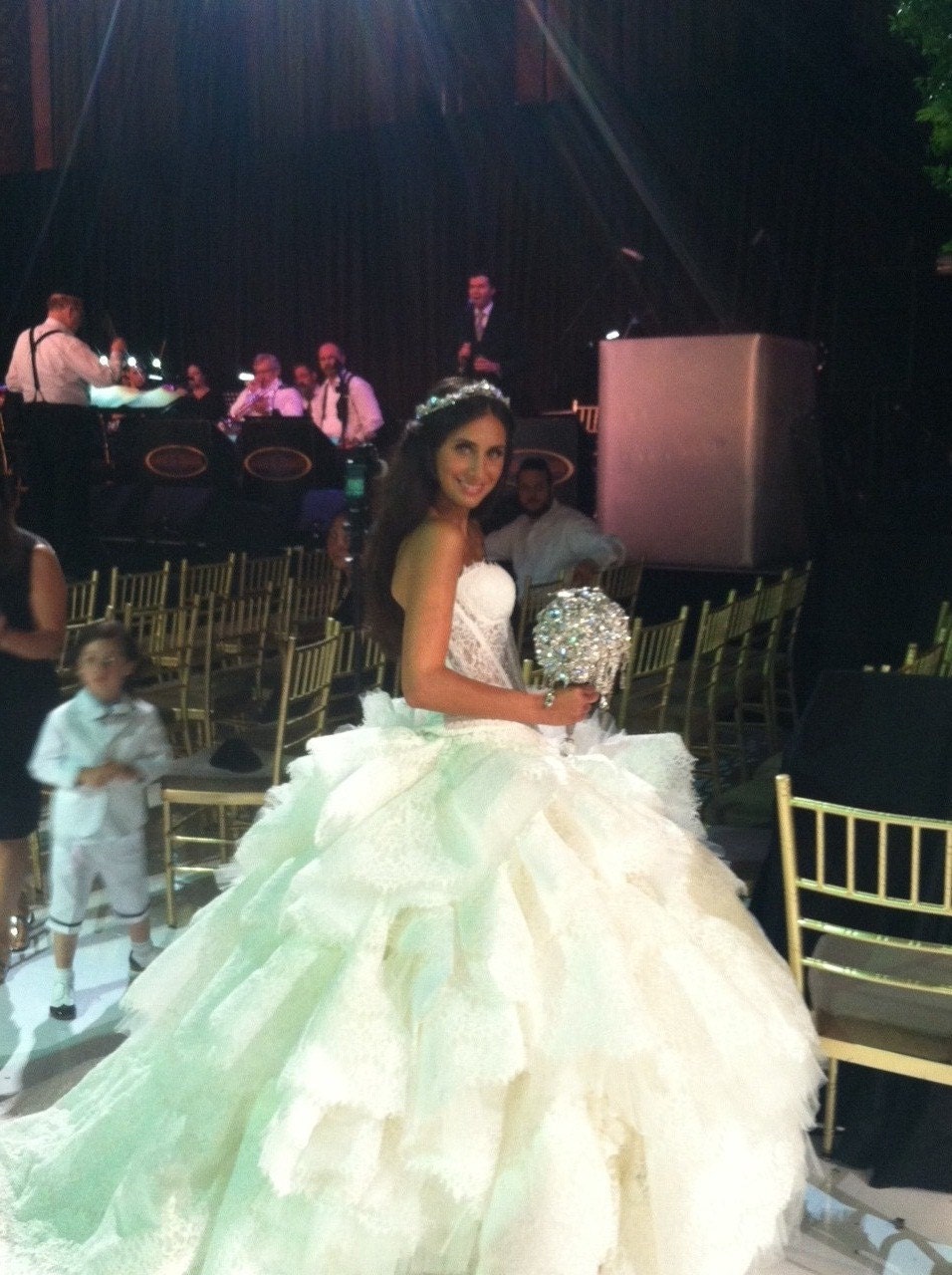 The Annemarie crystal brooch bouquet
