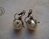 Beige Colored Glass Pearl's Earring