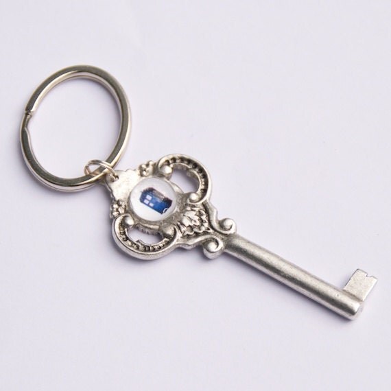 Doctor Who Keychain , Dr Who Key ring Tardis Steampunk Doctor Who Keychain, Sterling Silver Plated,  geek gift science Fiction