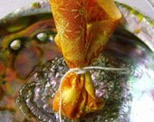 LITHA SuMMer SoLSTICE MOJO GRiSGrIS HooDoo BAG for LoVe, LuSt, RoMance - 7 HerBs & GEmSToNe