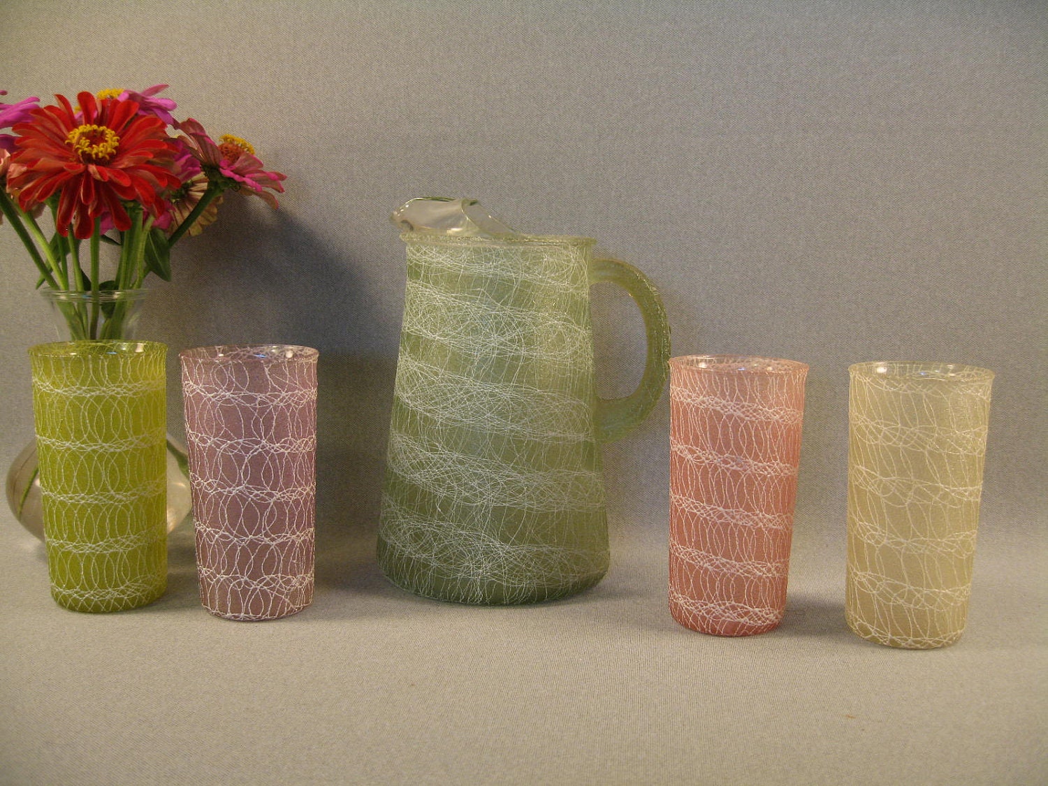 Vintage Spaghetti String Drizzle Pastel Colors Beverage Pitcher 4 Glasses Home Decor --  Free Priority Shipping Included