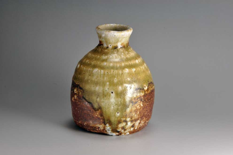 Shigaraki, anagama, ten-day anagama wood firing, with natural ash deposits sake bottle. tokuri-21