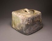 Shigaraki, anagama, ten-day anagama wood firing, with natural ash deposits Iga lidded water jar. igamizu-06