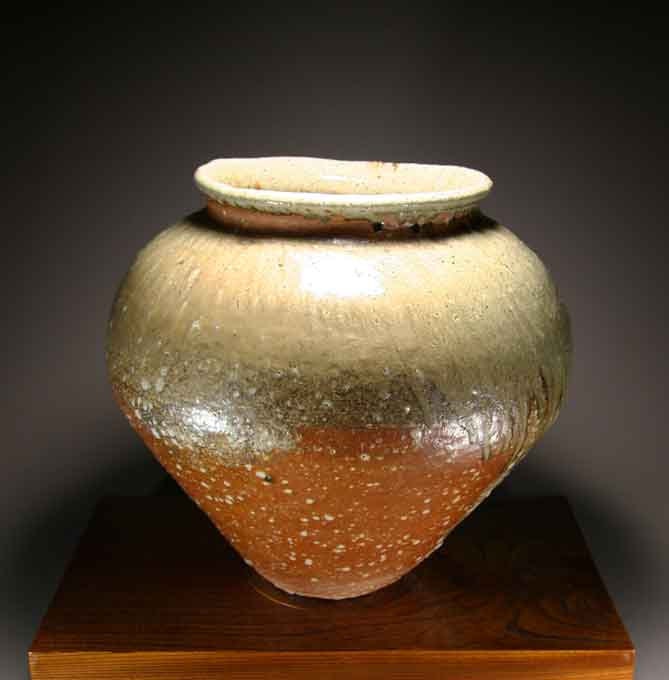Shigaraki, anagama, ten-day anagama wood firing, with natural ash deposits Iga large pot. igaootsubo-02