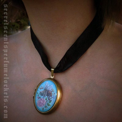 Perfume Locket Pendant - Victorian Steampunk 'Bee Love'