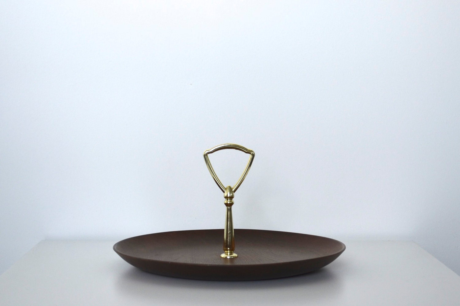 Wood tray with handle