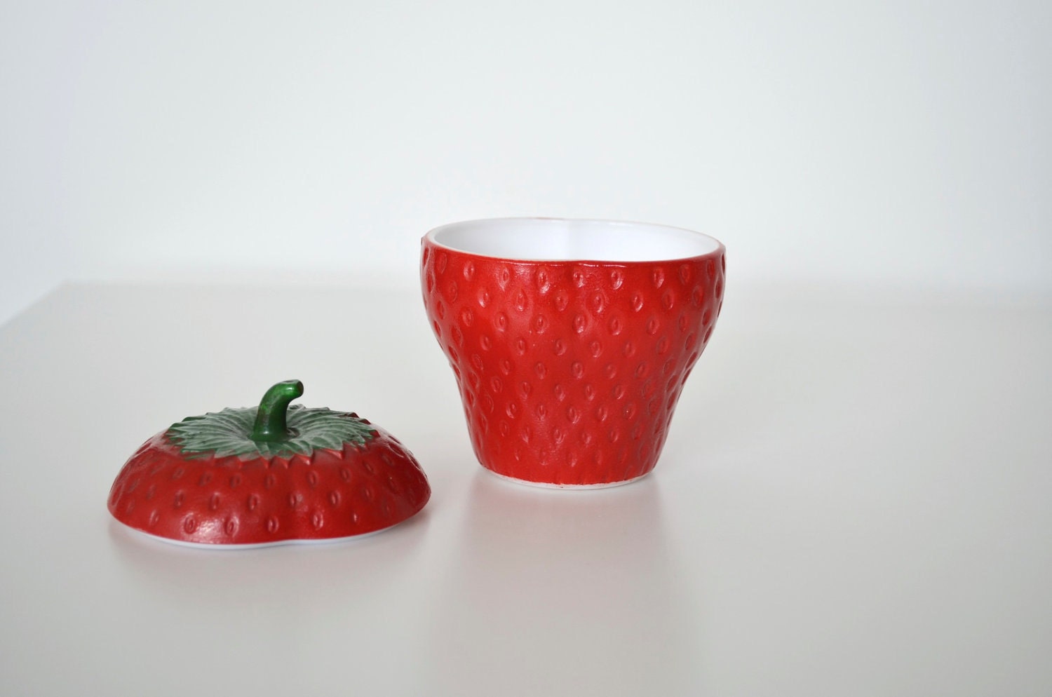 Vintage strawberry container / sugar bowl / condiment jar/ jelly Valentines Day