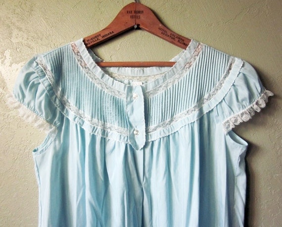 60s vintage blue nightgown 60s vintage blue nightgown