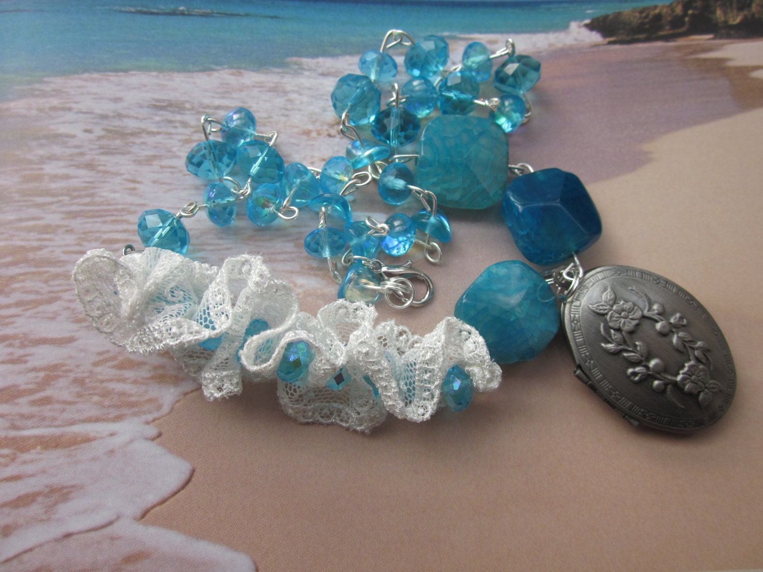 SALE 30% Sensitive (necklace)