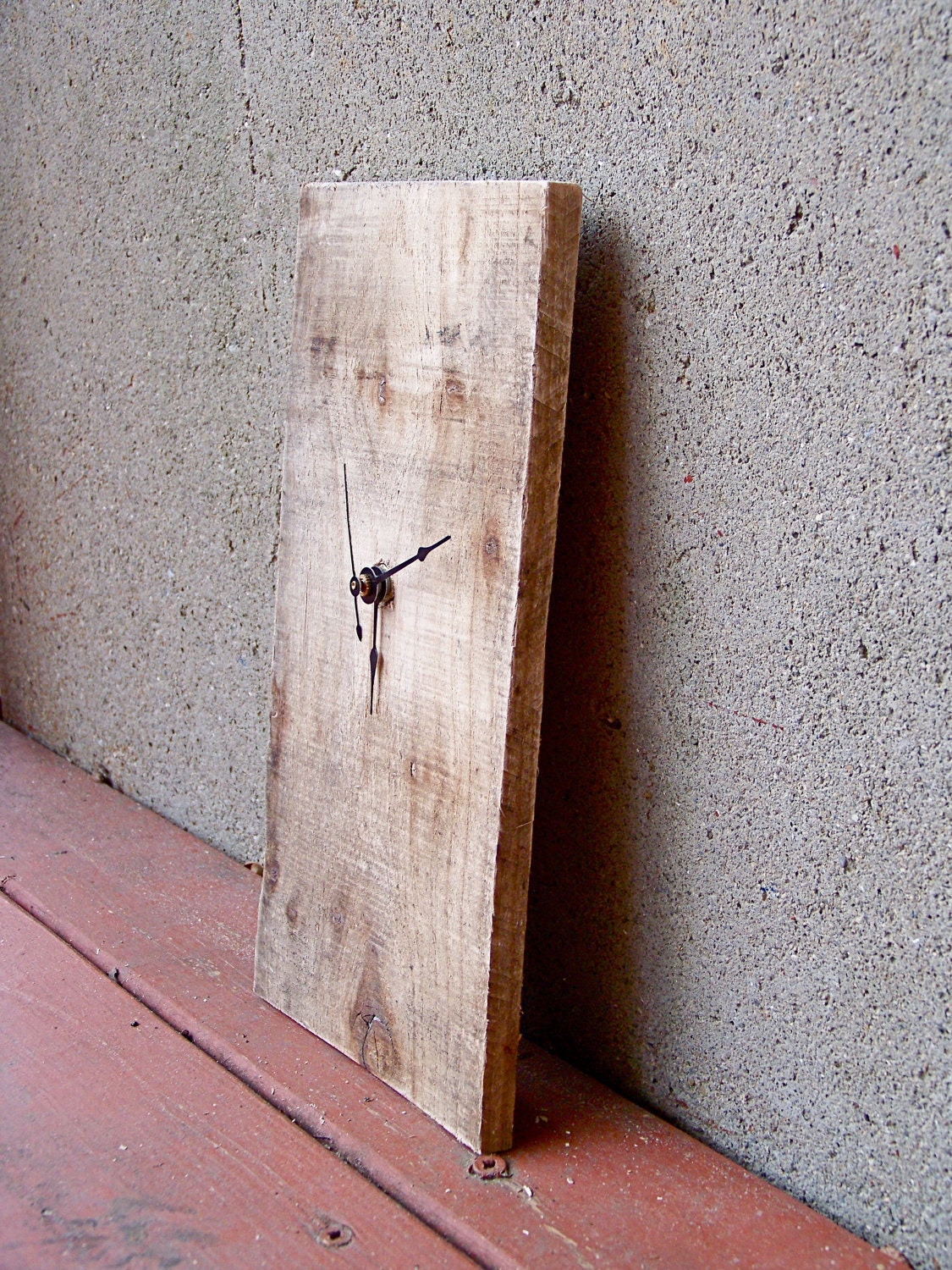 Minimalist Reclaimed Wood Pallet Clock
