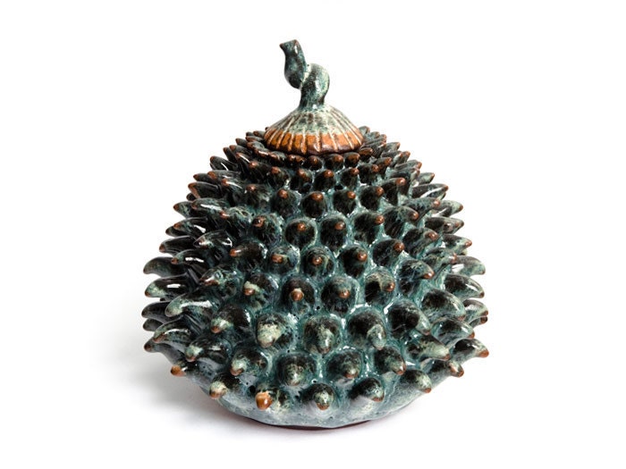 Stoneware Acorn Pot with Lid