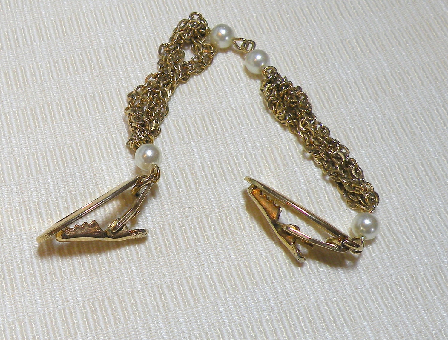 Vintage Sweater Guard Multi Chain Faux Pearl Oval