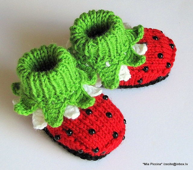 Knitted Baby girl booties "Ladybugs", baby girl shoes, knitting, kids clothing / size 4-6M