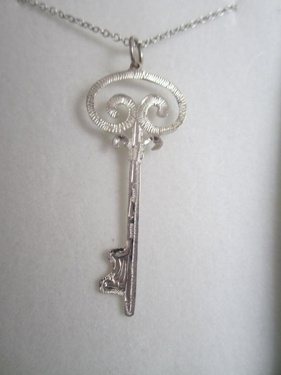 Silver Key Necklace. Silver Key engraving pendant. Sicret Key to my hart. Handmade engraving key. Silver key charm with chain