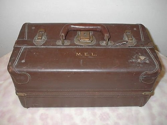 Mid-century Victor Metal Tackle Box With Vintage Tackle Lures