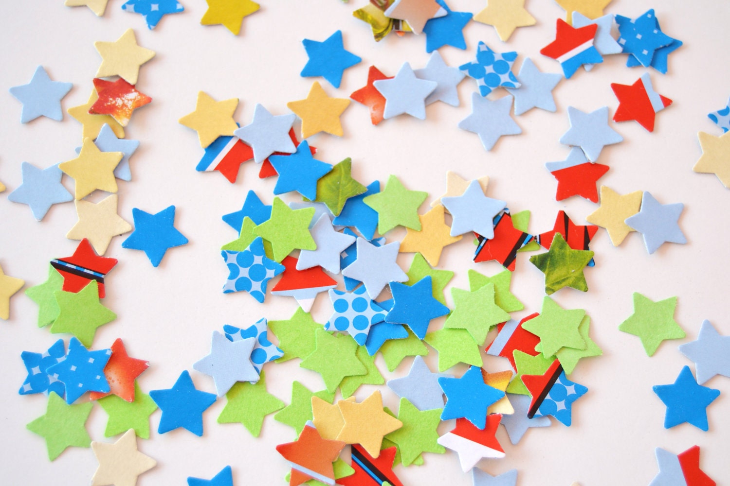 300 colorful little stars punchies - confetti